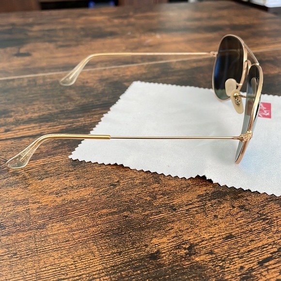 Women's Ray-Ban Aviator Polarized Sunglasses With Case - Picture 3 of 16